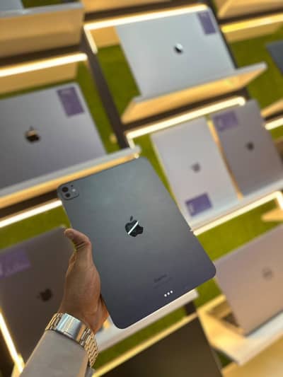 Apple ipad pro M4/256GB/with box