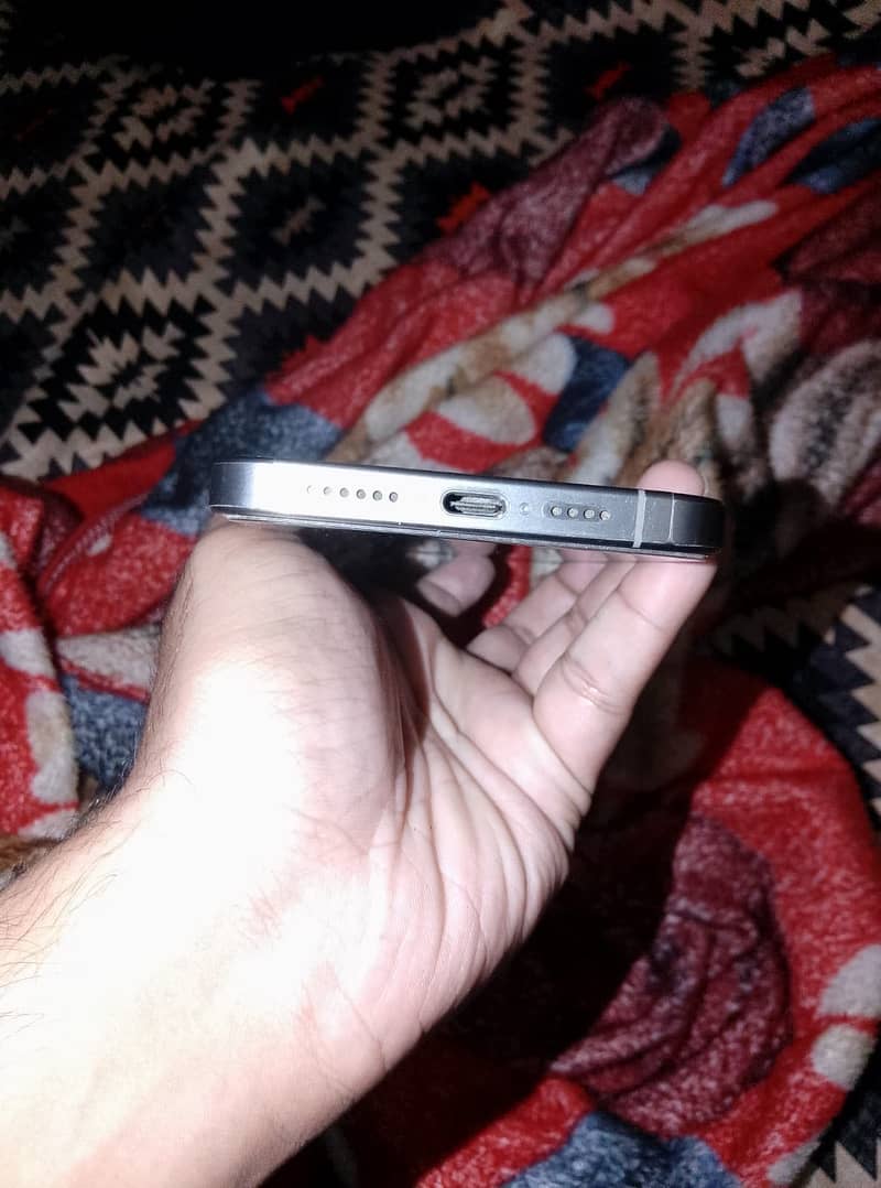 Apple iPhone 15 Pro Max 2