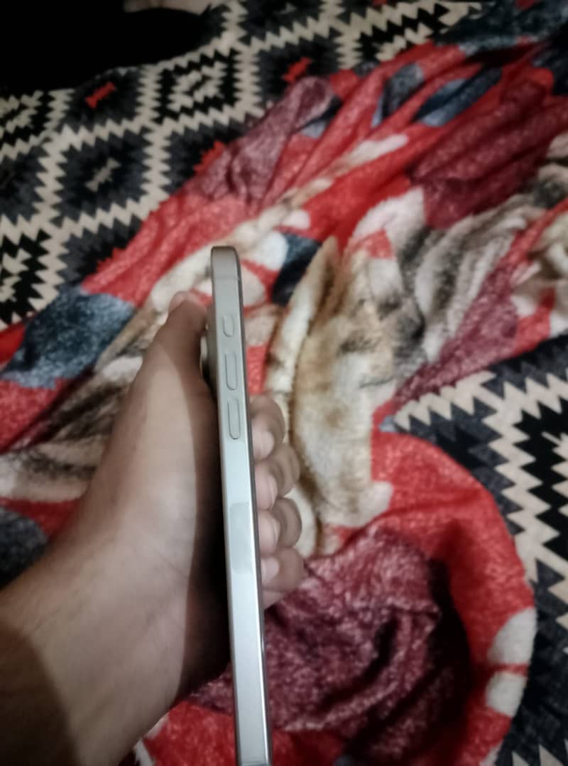 Apple iPhone 15 Pro Max 4