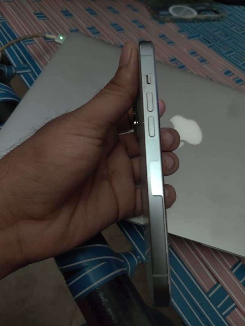 iPhone 14 pro jv 3