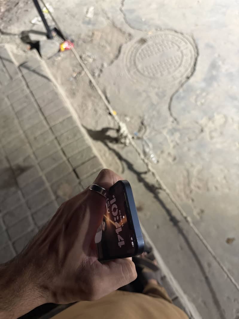 Apple iPhone 13 2