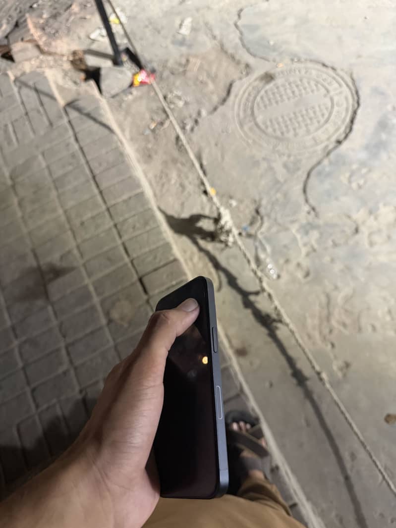 Apple iPhone 13 4