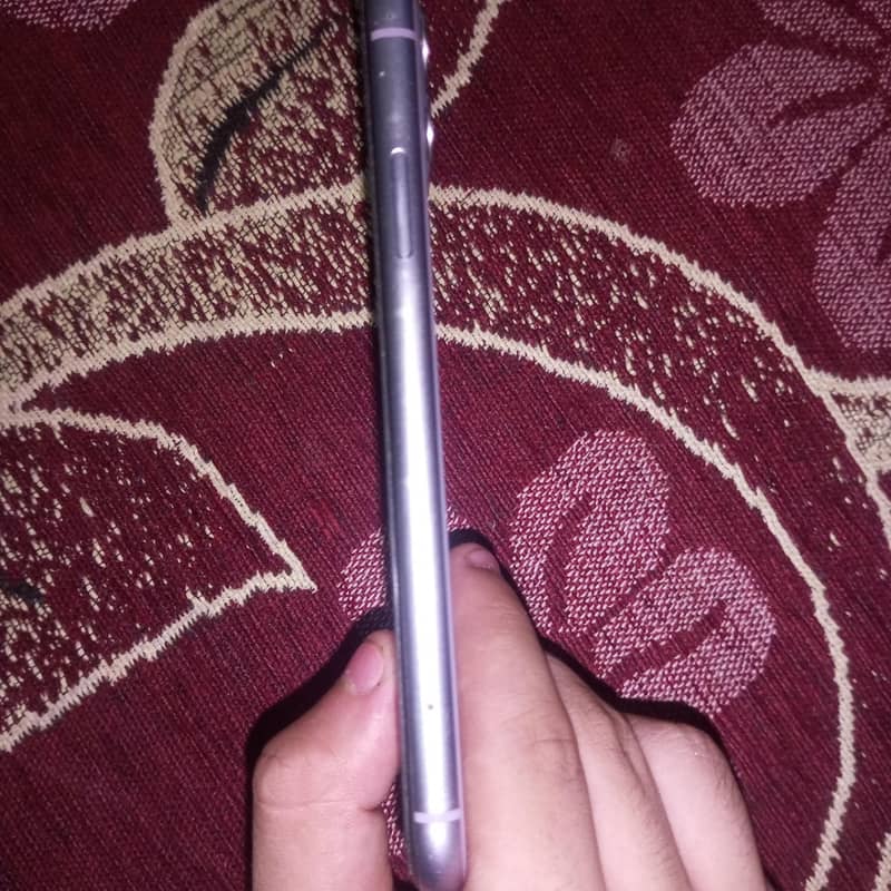 Apple iPhone 11 4