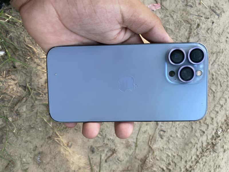Apple iPhone 13 Pro Max 4
