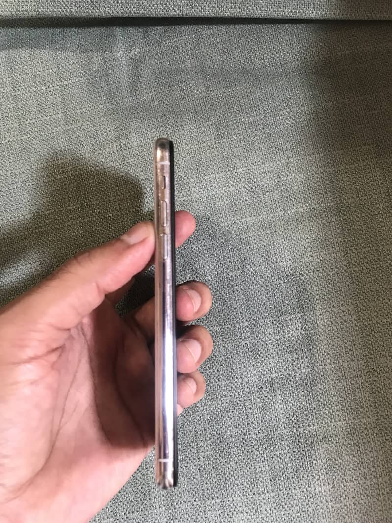 Apple iPhone X 3
