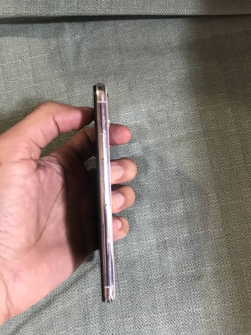Apple iPhone X 4