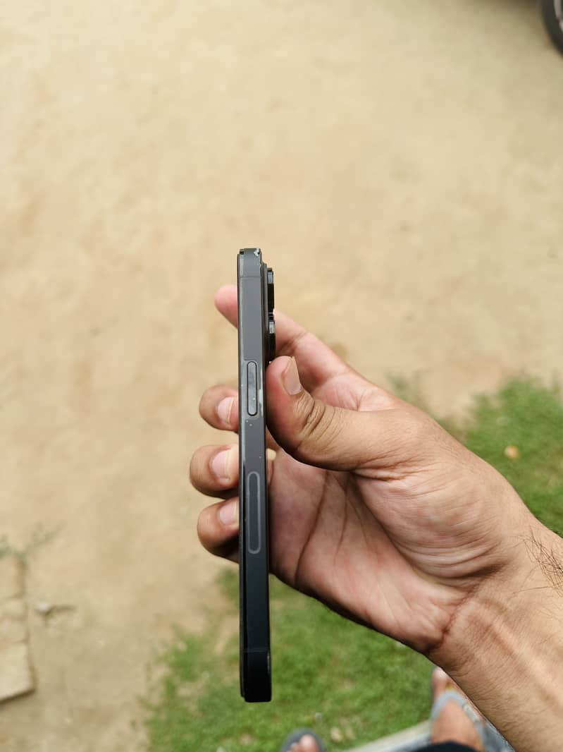 Apple iPhone 14 Pro 4