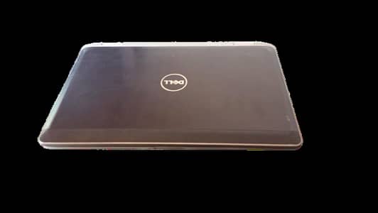 Dell laptop with charger bhi sath hai chalta bhi achcha hai thoda sa