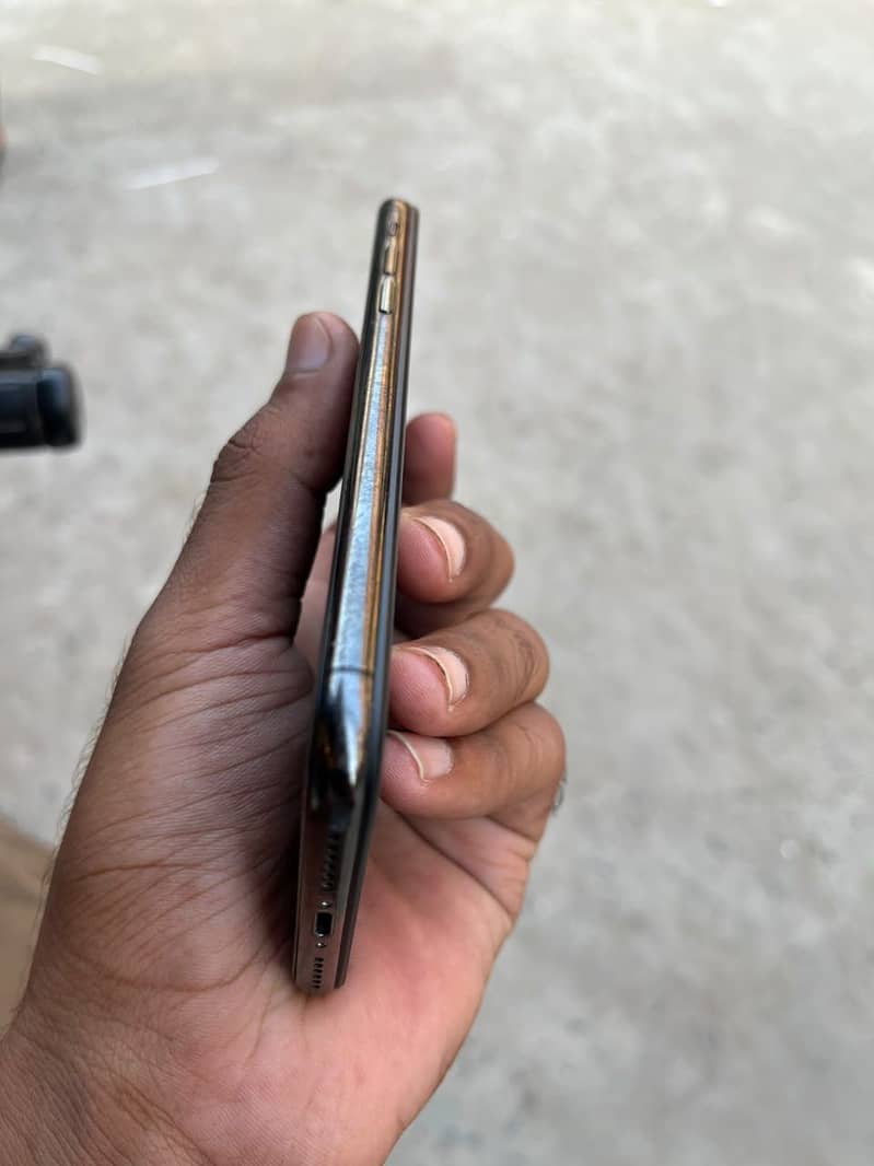 Apple iPhone X 4