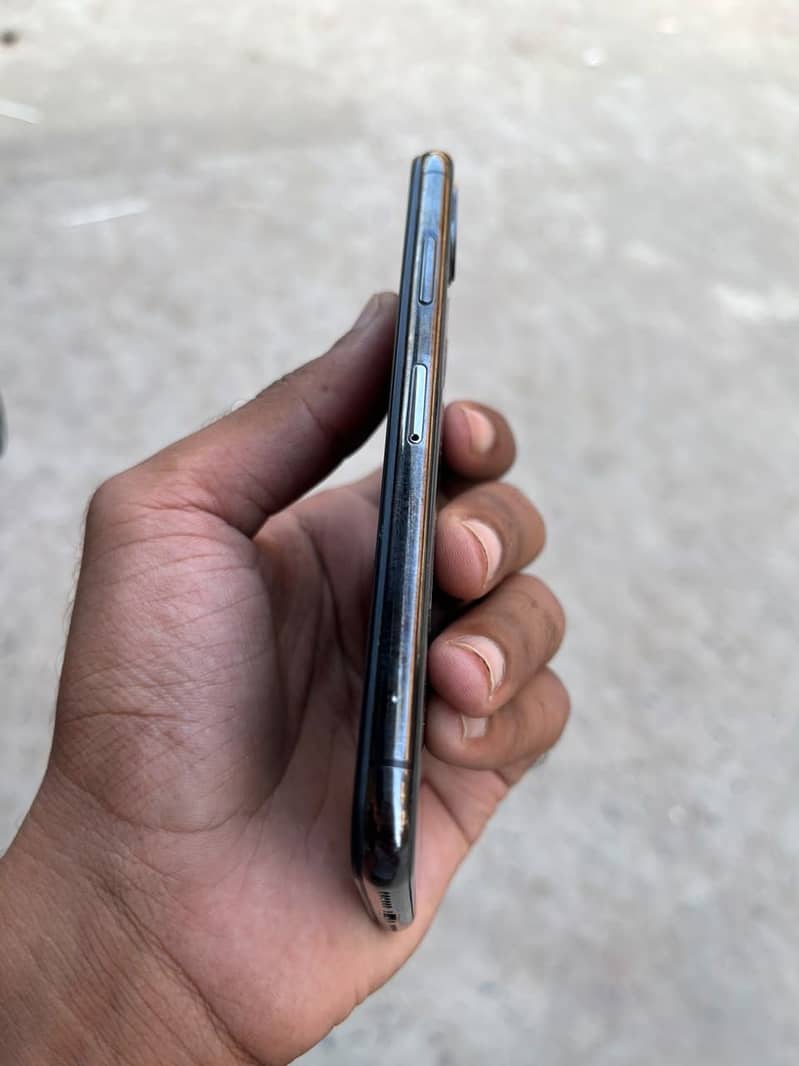 Apple iPhone X 5