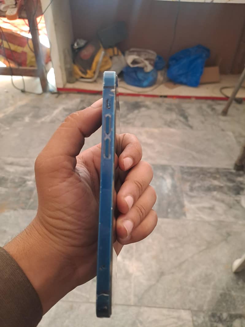 Apple iPhone 12 2