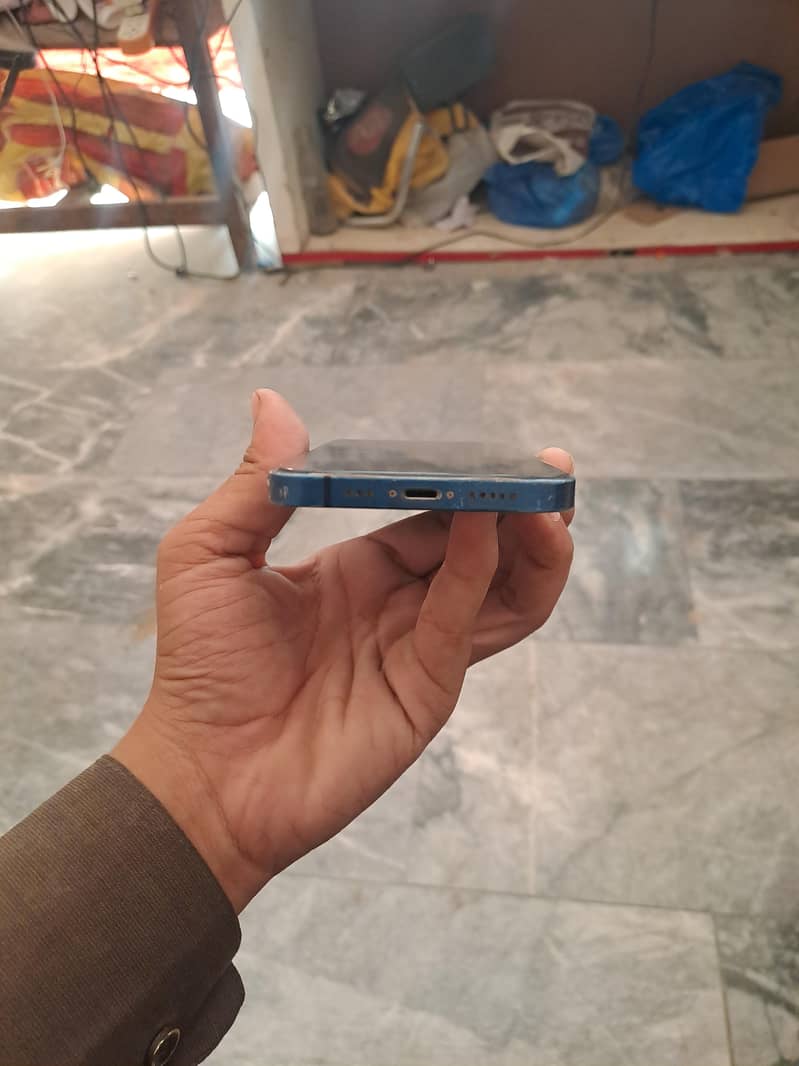 Apple iPhone 12 6