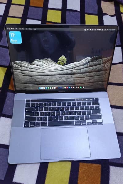 MacBook pro 2019 i9 32GB ram / 512 Storage 4GB GPU