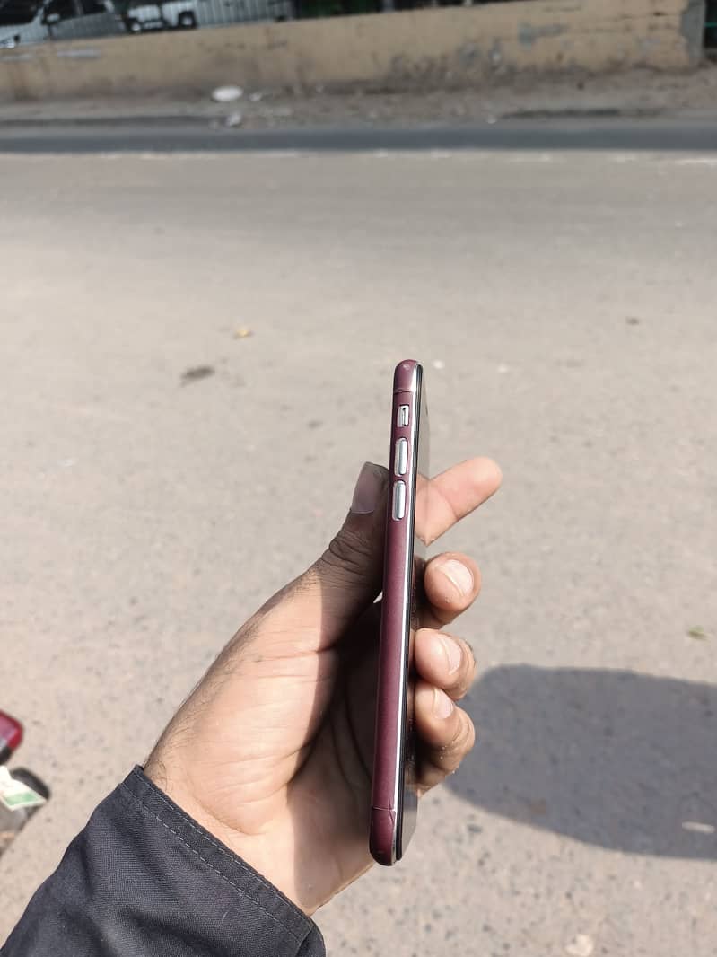 Apple iPhone X 4