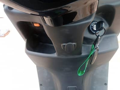 Reevo Electric Scooty – 4 Months Used – Good Condition