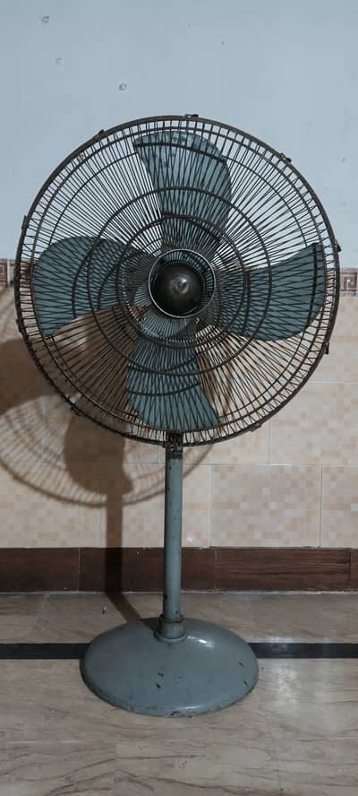 Royal Padestal fan for sale (24 inches original)