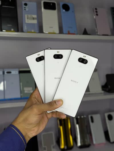 Sony Xperia 8 4/64 (630 snapdragon processor) Waterpack 10/10
