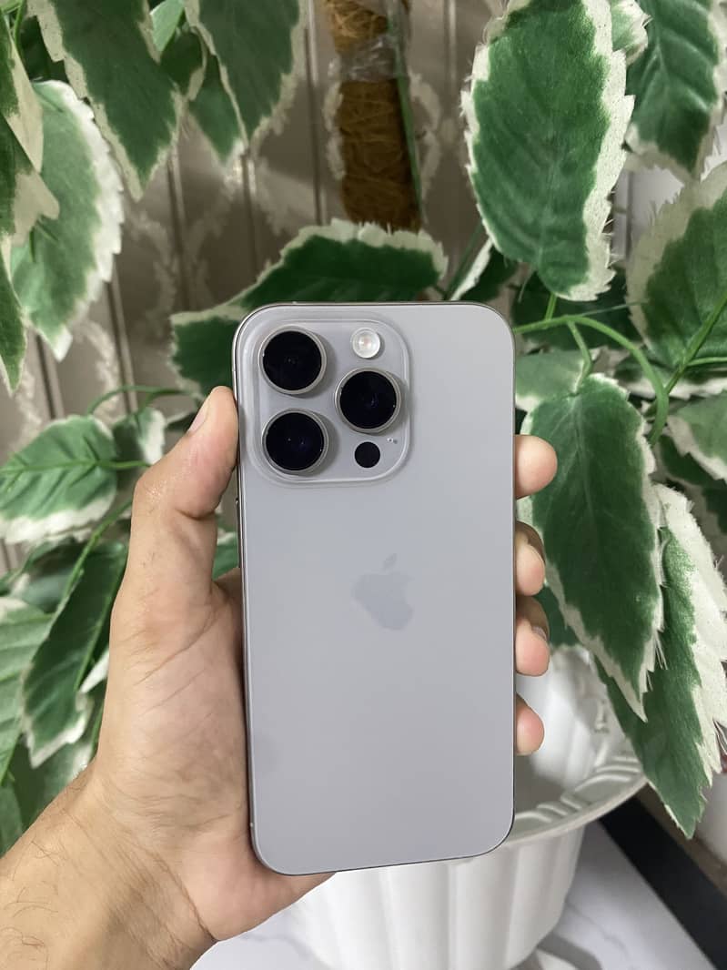 Apple iPhone 15 Pro 0