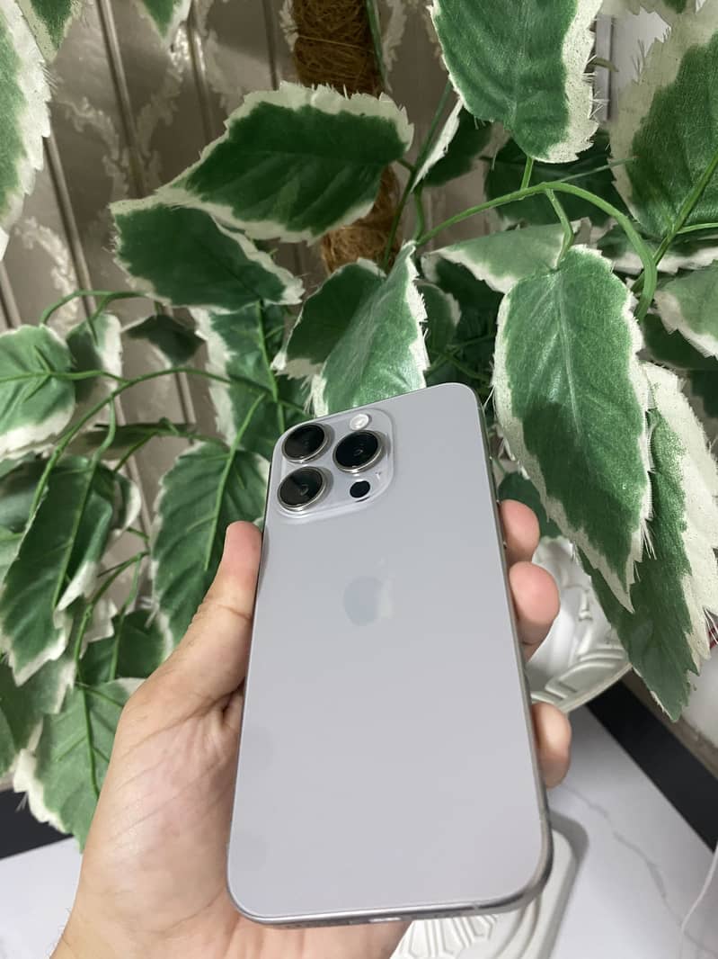 Apple iPhone 15 Pro 2
