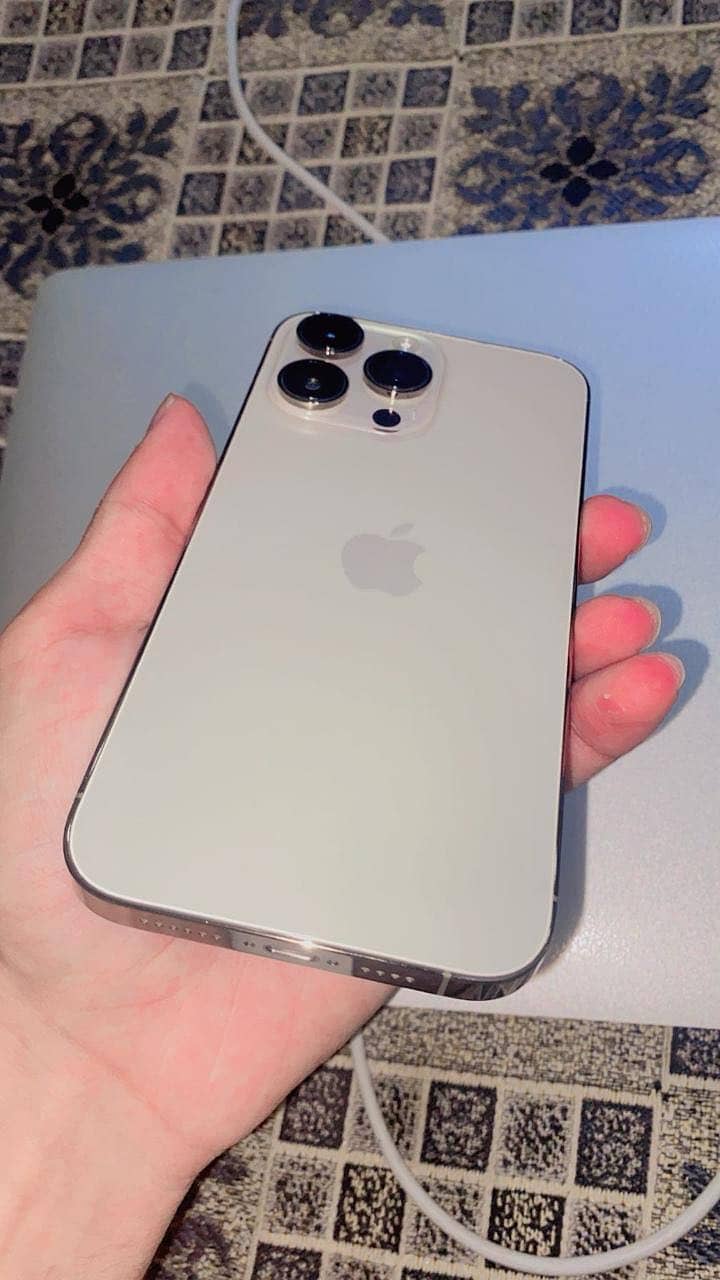 Apple iPhone 14 Pro Max 4
