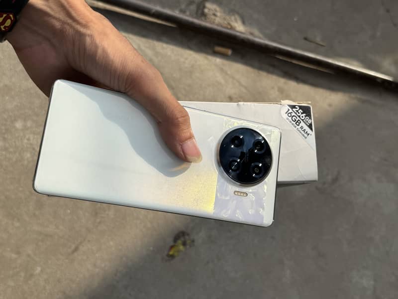 Tecno Spark 20 Pro Plus 0