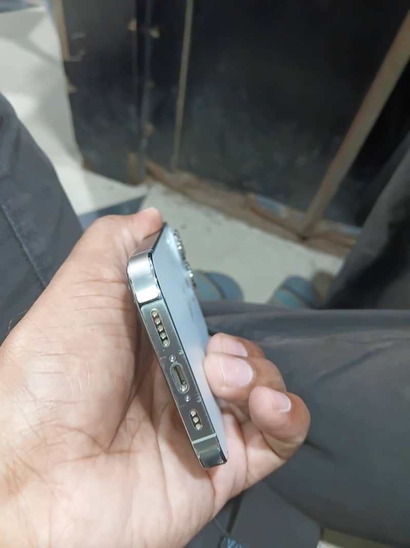 Apple iPhone 14 Pro 1