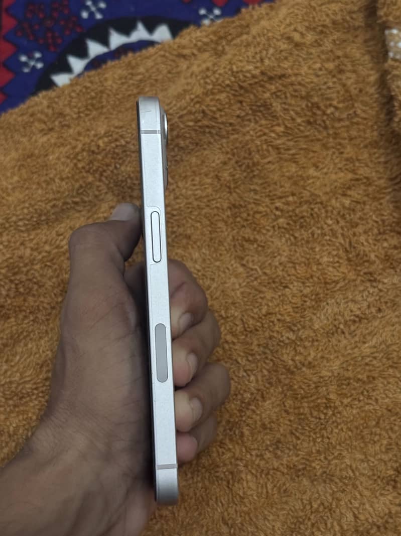 Apple iPhone 13 5
