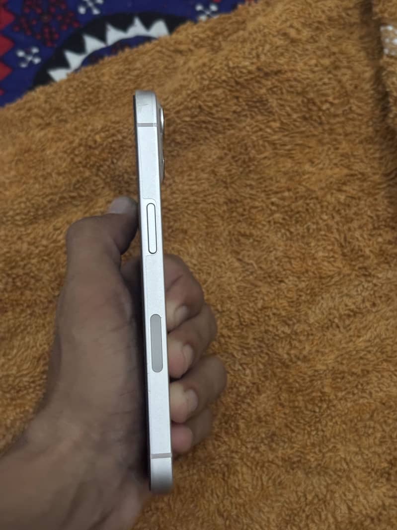 Apple iPhone 13 6