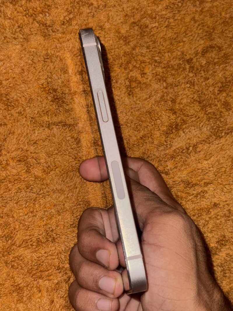 Apple iPhone 13 7