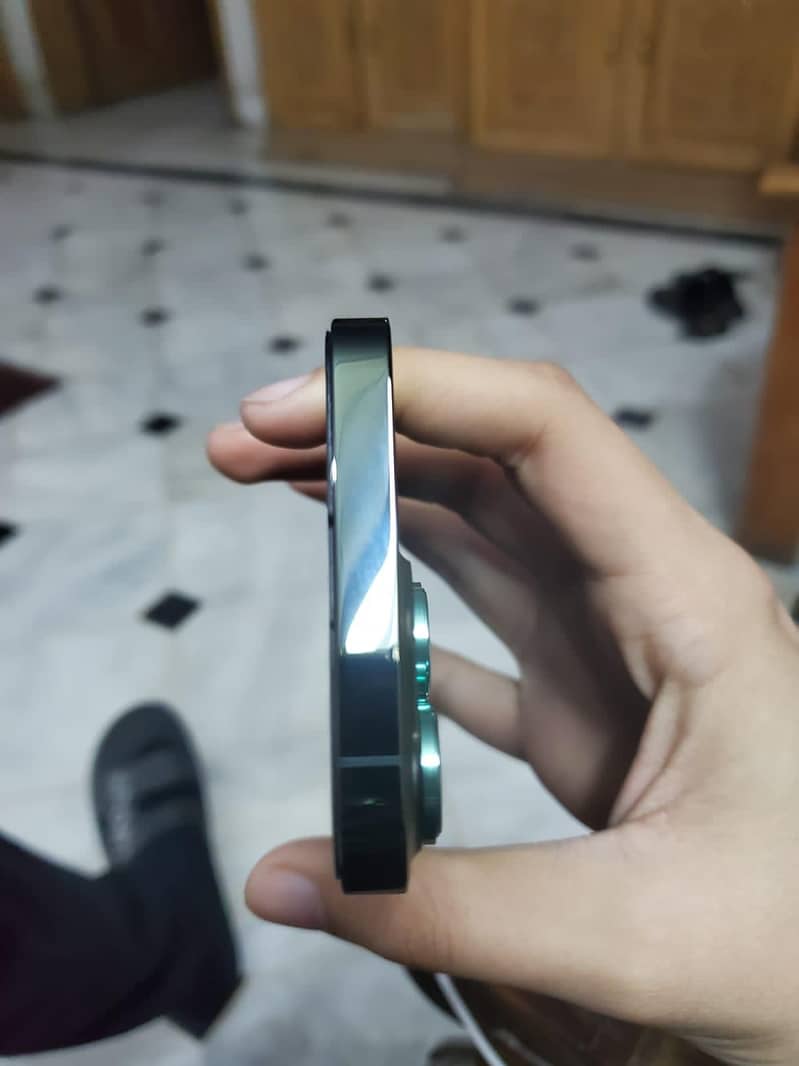 Apple iPhone 13 Pro 2