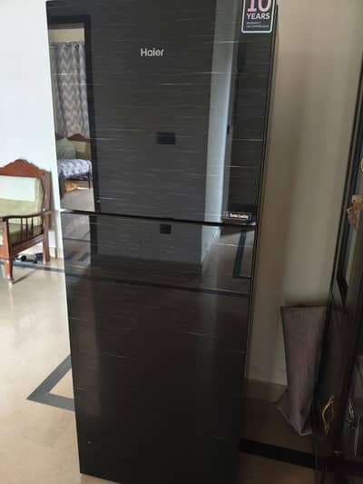 black haier fridge with good condition