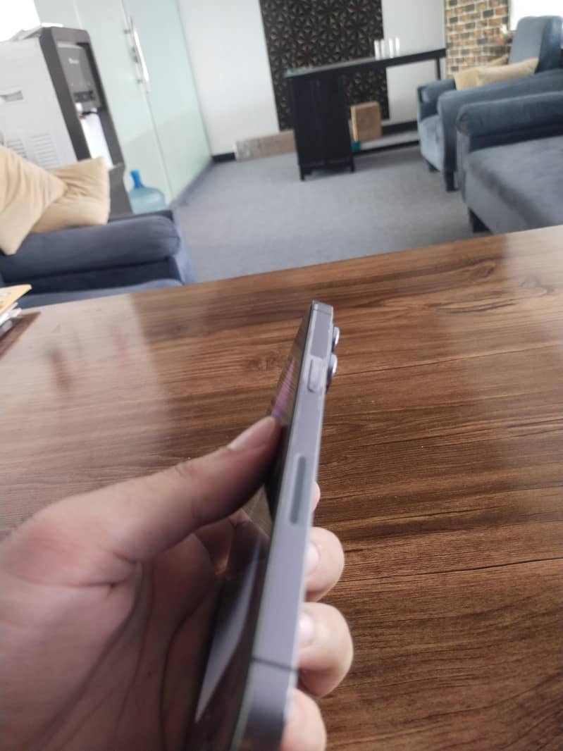 Apple iPhone 14 Pro Max 4