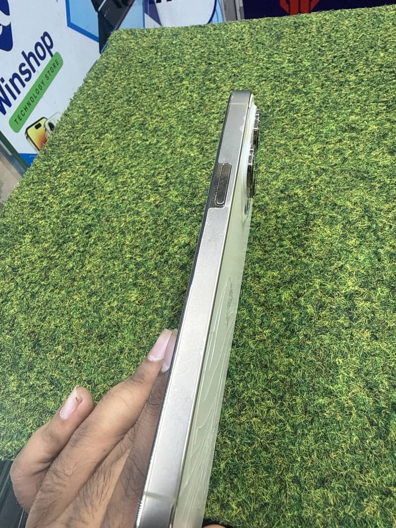 Apple iPhone 14 Pro Max 1