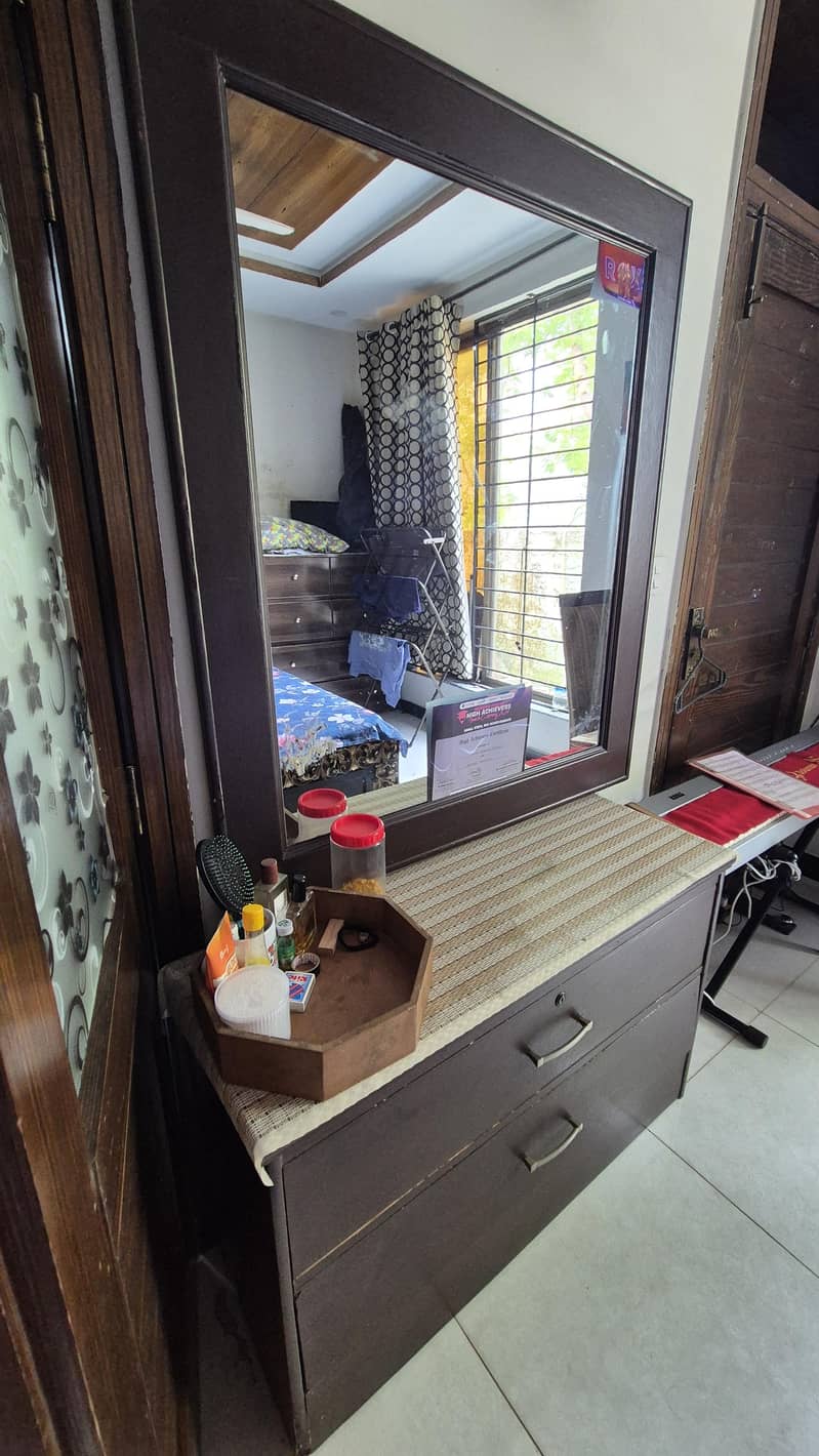 Mirror (Dressing Table) with Drawers 0