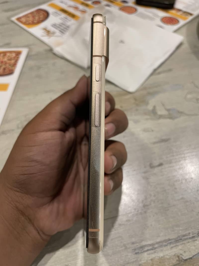 Google Pixel 8 4