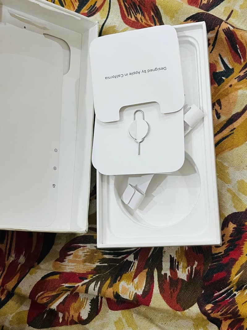 Apple iPhone 13 2