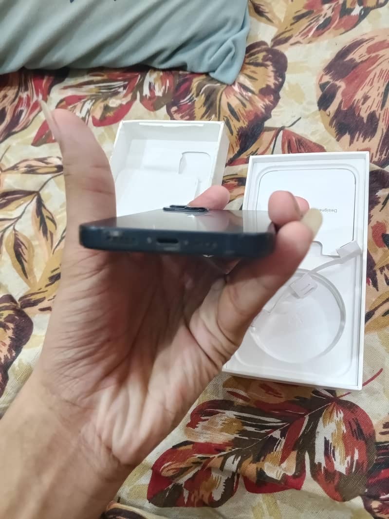 Apple iPhone 13 4