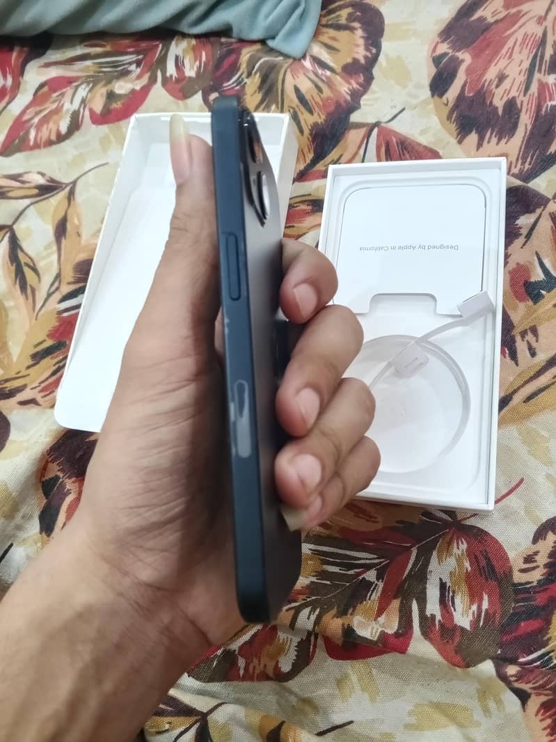 Apple iPhone 13 6
