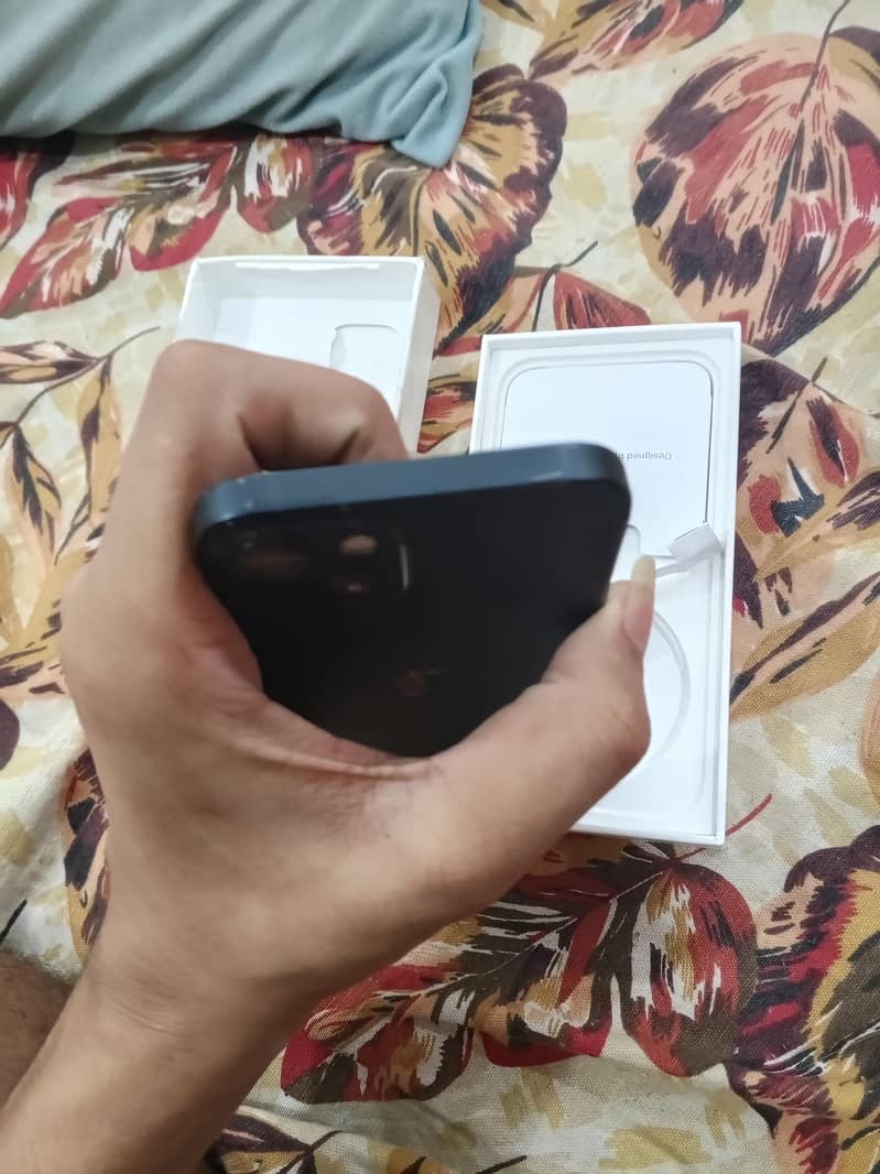 Apple iPhone 13 7