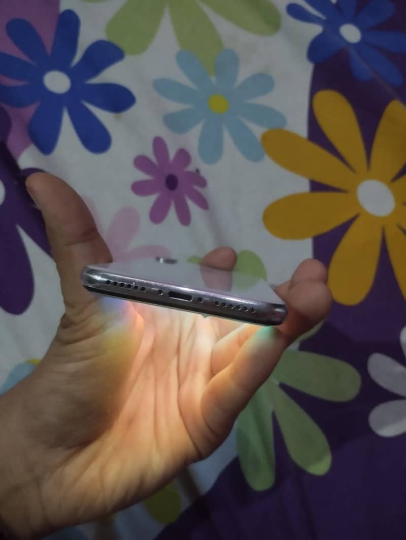 Apple iPhone X 4