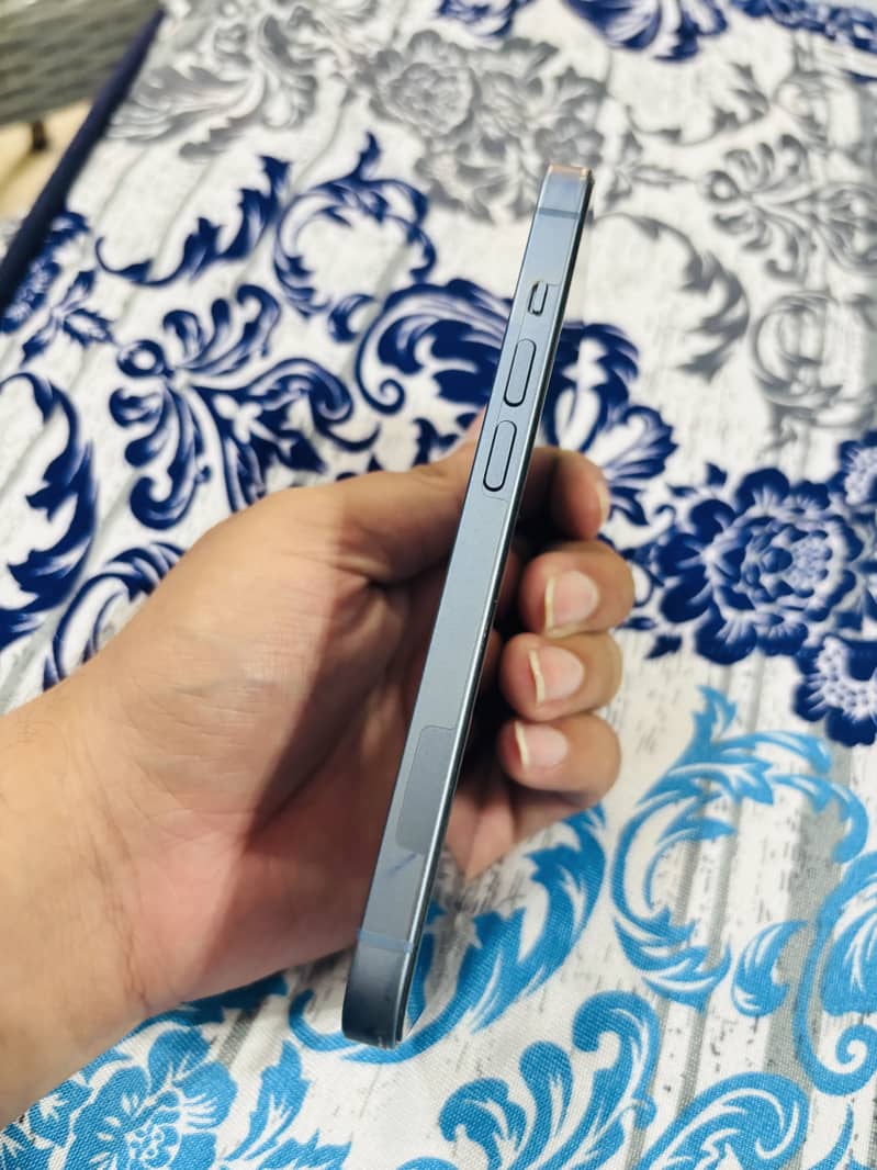 Apple iPhone 14 3