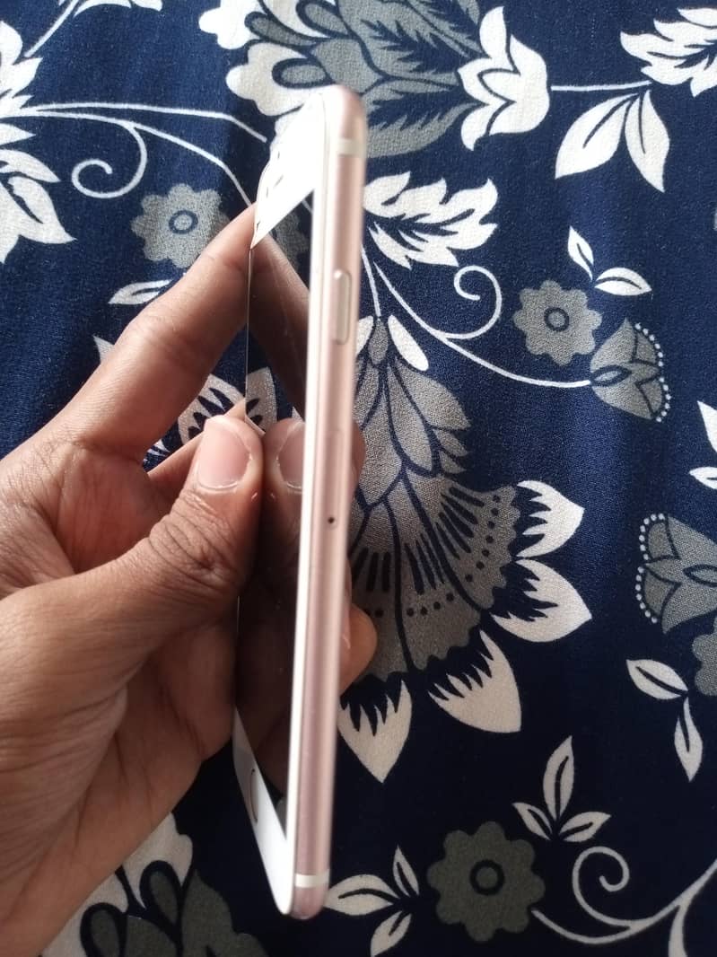 Apple iPhone 6S 1