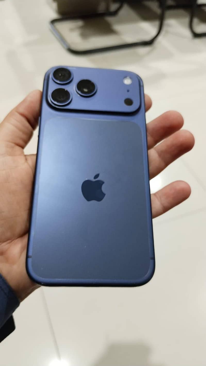 Apple iPhone 17 Pro Max 4