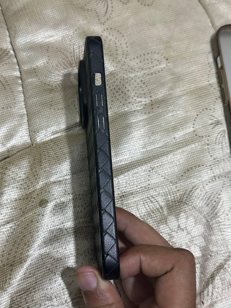 2 iphone 14pro case 9
