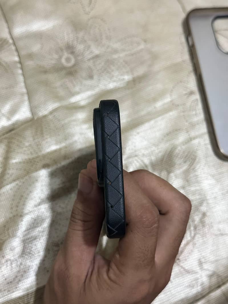 2 iphone 14pro case 12