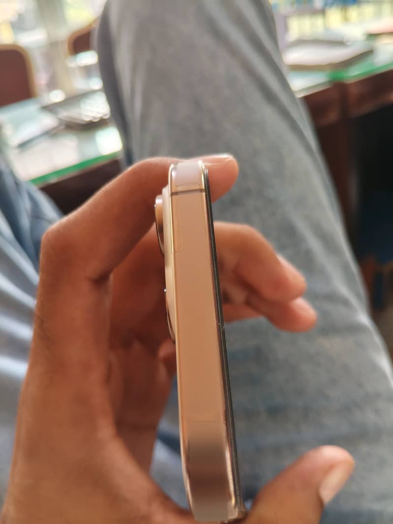 Apple iPhone 16 Pro Max 5