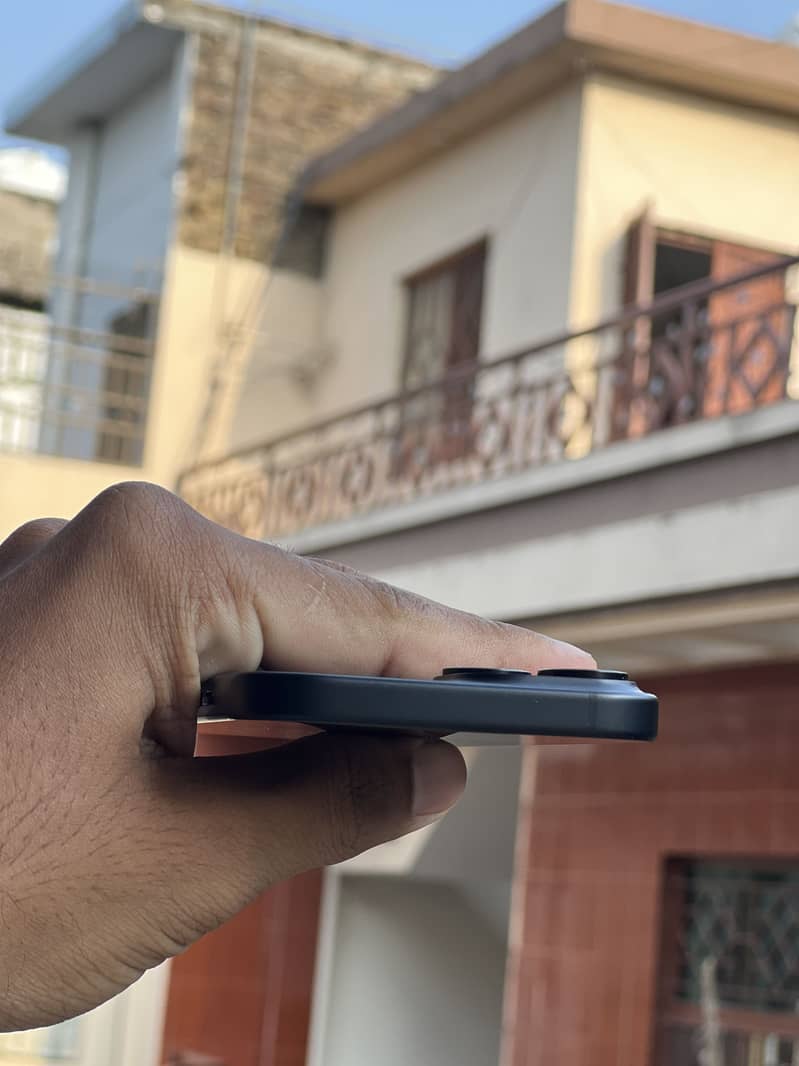 Apple iPhone 15 4
