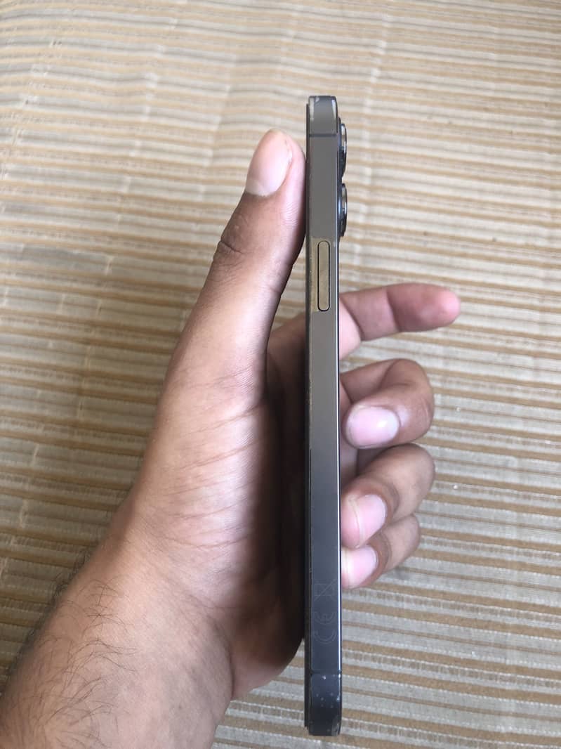 Apple iPhone 12 Pro Max 3