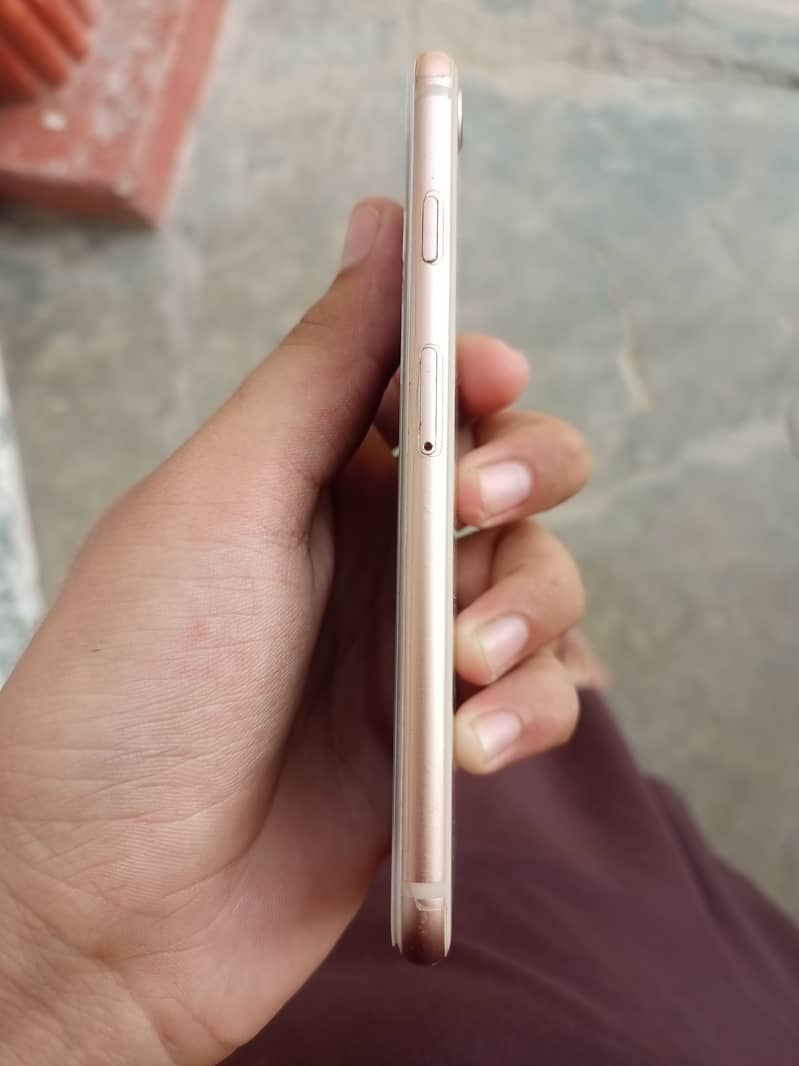 Apple iPhone 8 3