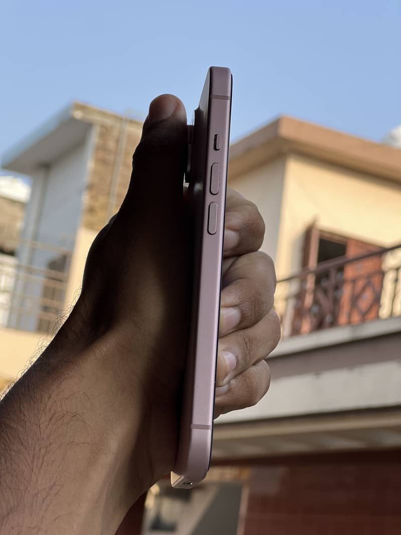 Apple iPhone 15 3